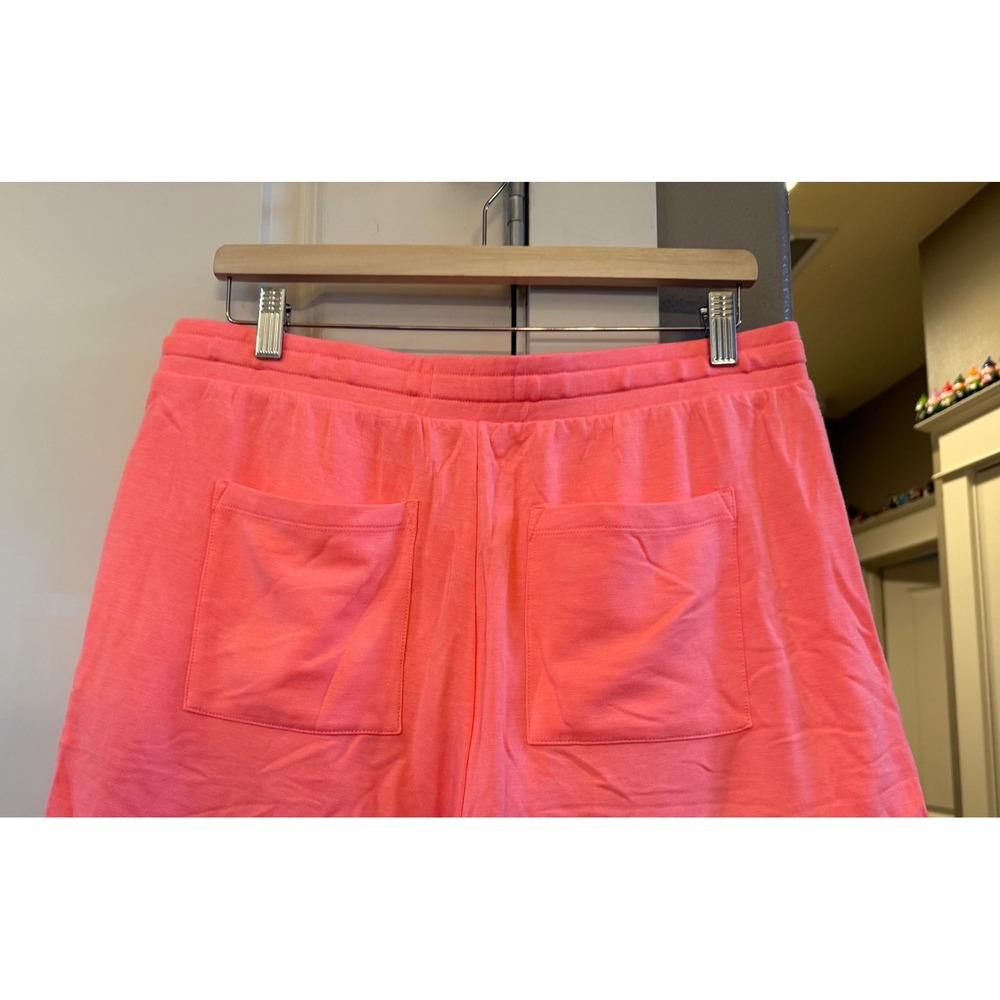 Women's Coral Color NWT Lou & Grey (LOFT) Soft Flexible Athletic Shorts Size L - Picture 6 of 8